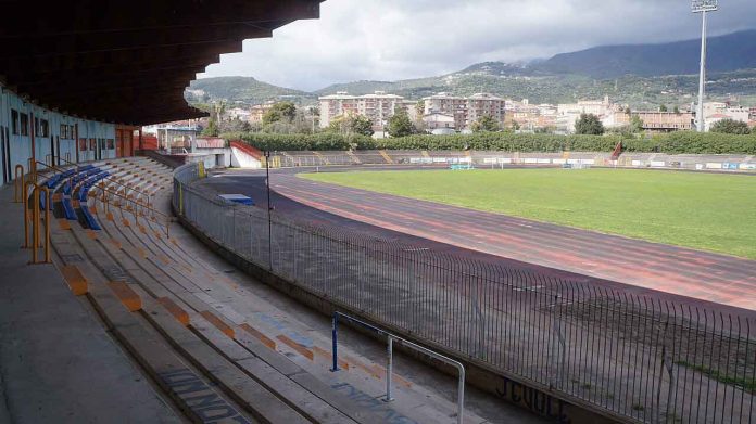 1280px-Stadio_Dirceu_Eboli_Tribuna_e_Curva_Nord