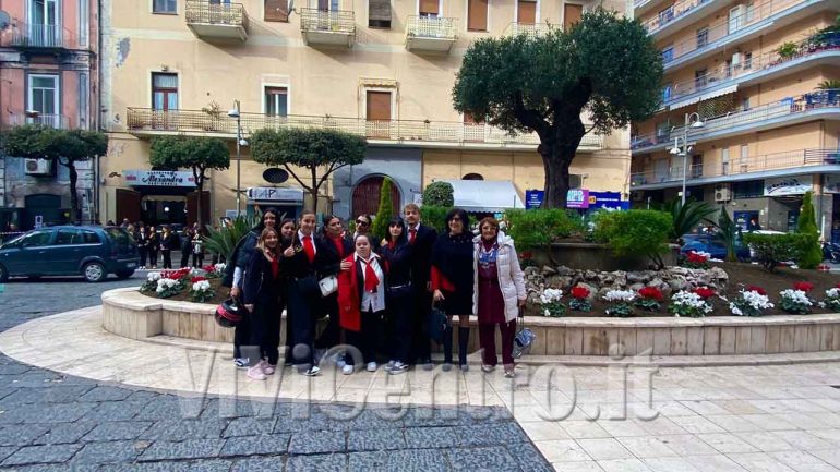 Istituto d’Istruzione Superiore “M.P. Vitruvio”. Inaugurata in Piazza Spartaco la Settima Aiuola d’artista