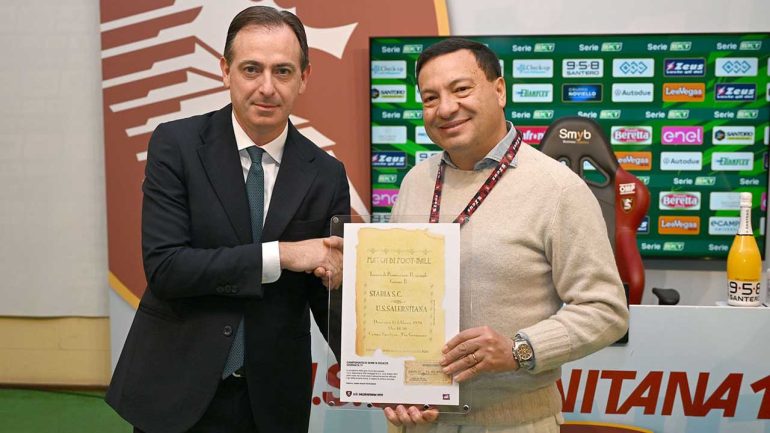 Un omaggio alla storia: la Salernitana dona alla Juve Stabia un pezzo di storia comune