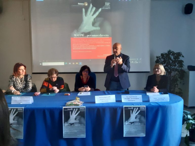 Rotary Club e Scuola uniti per dire basta alla violenza sulle donne
