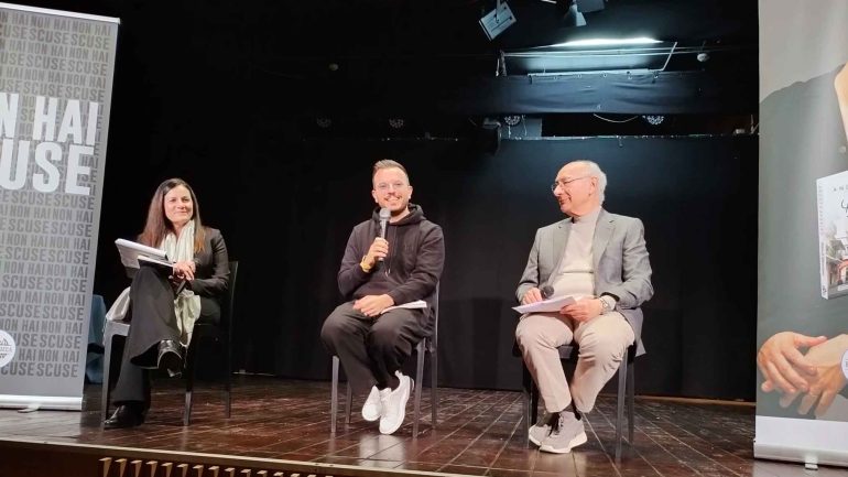 Sannino ai giovani: Non smettete mai di sognare. La vita non è fatta di traguardi, ma di continue ripartenze