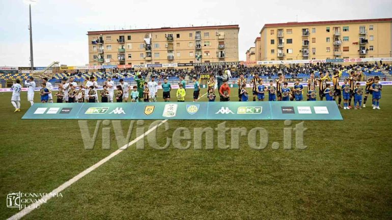 La Juve Stabia conquista 3 punti d’oro con la Carrarese con cuore e sofferenza. Piscopo e Adorante devastanti