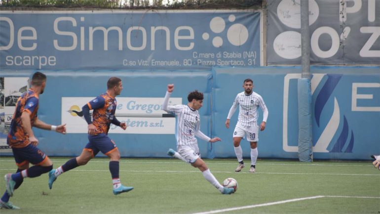 Virtus Stabia – Salernum Baronissi (2-2): Un amaro debutto per Luigi Squillante, la beffa arriva nel finale!