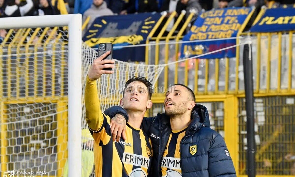 IL MORSO DELLA VESPA ESTIVO: Adorante Saluta, Ma la Juve Stabia non si Ferma Sul Mercato