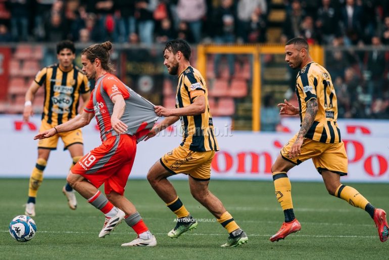 Cremonese – Juve Stabia (1-1): Le foto dei protagonisti e dei tifosi stabiesi presenti allo Zini
