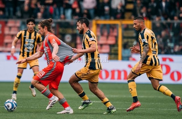 Cremonese – Juve Stabia (1-1): Le foto dei protagonisti e dei tifosi stabiesi presenti allo Zini