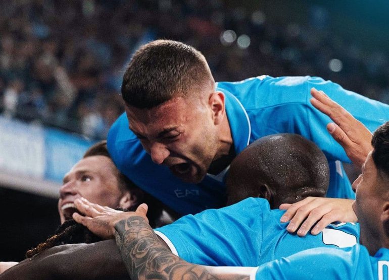 Il Napoli torna in testa alla classifica: Torino battuto 2-0