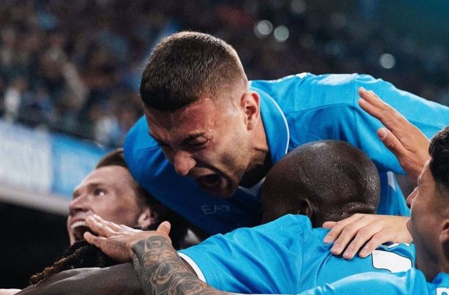 Il Napoli torna in testa alla classifica: Torino battuto 2-0