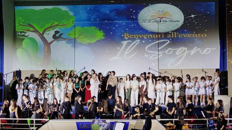 “Il sogno”, spettacolo di musica, danza, recitazione degli alunni dell’ “I.C. D’Angiò-Via Vesuvio” di Trecase