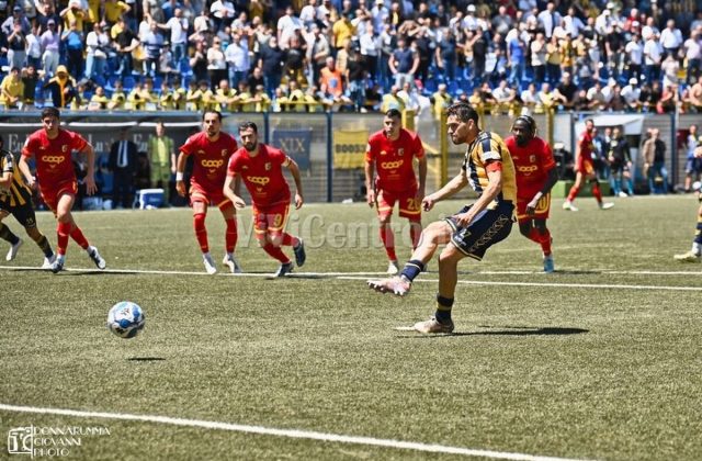 Juve Stabia – Catanzaro (2-0): Le foto dei protagonisti in campo e del pubblico presente