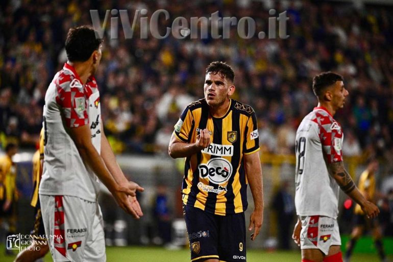 Juve Stabia – Cremonese, cuore Gialloblù: Le Vespe incantano il Romeo Menti che esulta per una bella vittoria