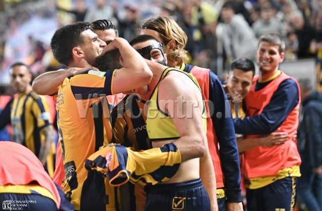 Juve Stabia – Palermo, l’istante della gloria: Il video Frame immortala il gol qualificazione di Adorante