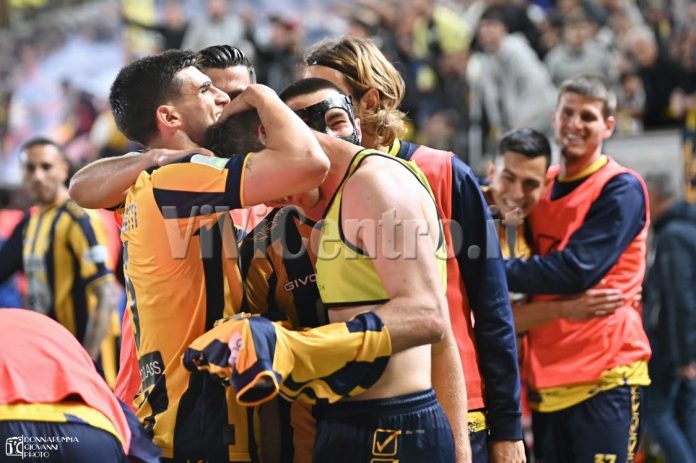 Juve Stabia Palermo Serie BKT 2024-2025 Play Off (7) gol esultanza