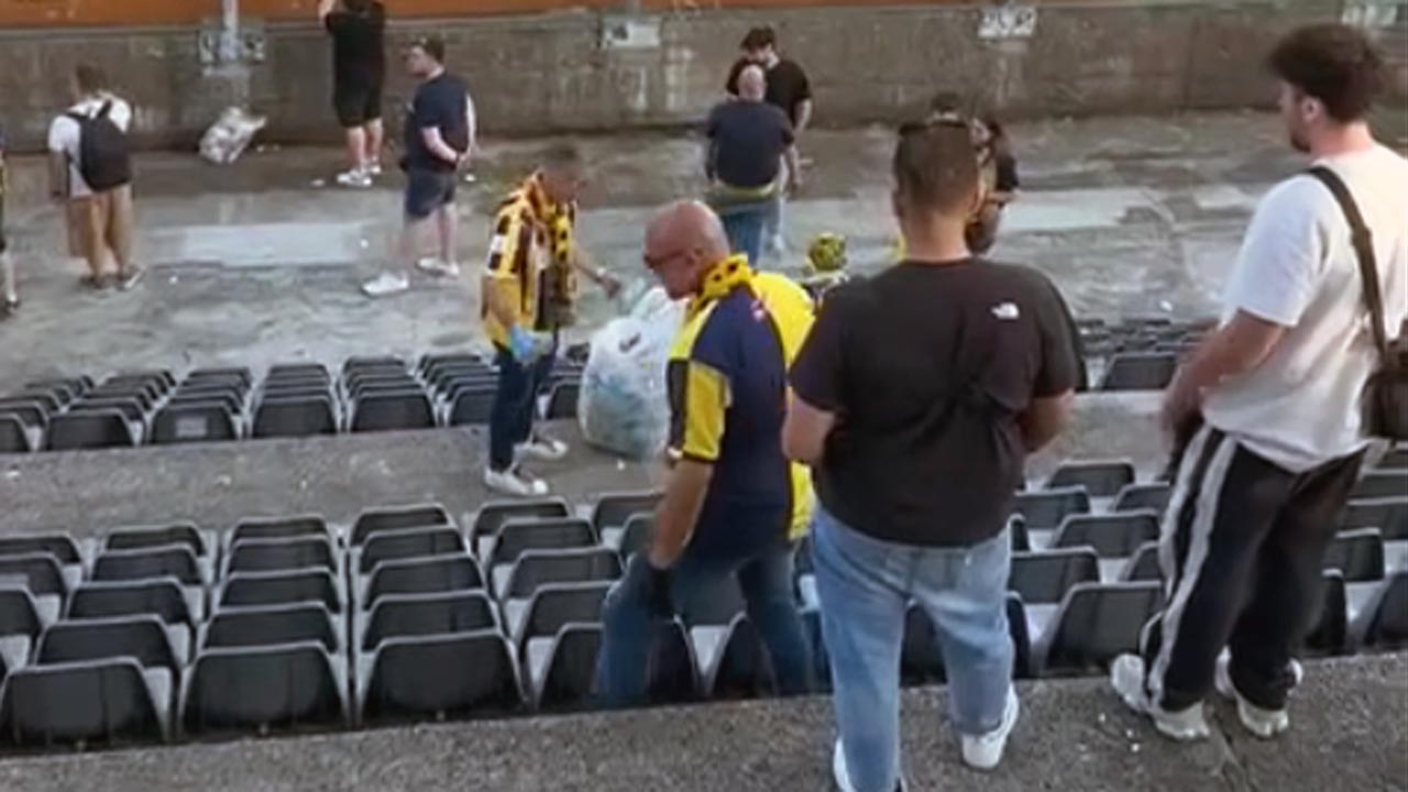Tifosi Juve Stabia Puliscono Stadio Zini