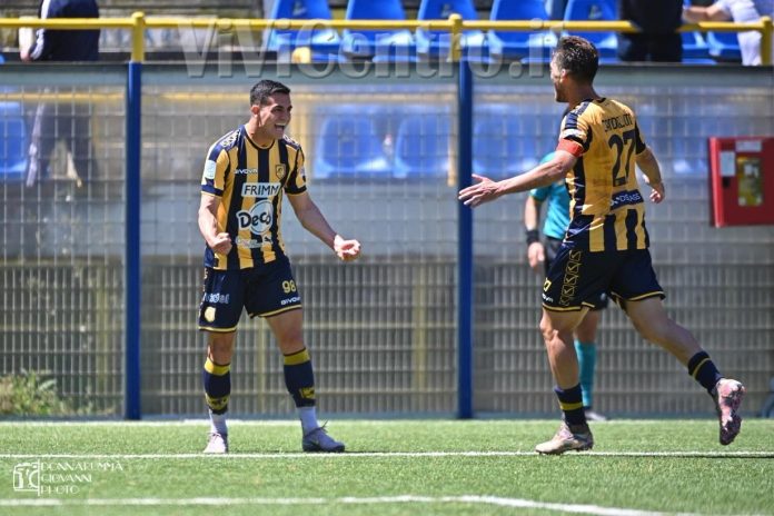 il morso della vespa - Juve Stabia Catanzaro