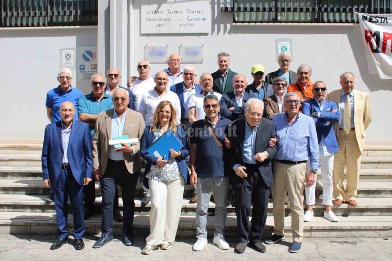 Emozioni senza tempo: la V B dello Sturzo si ritrova 50 anni dopo il diploma!