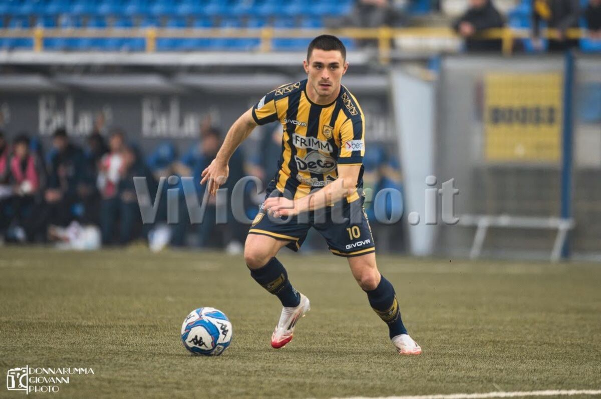 Juve Stabia, Pierobon è l’attuale fiamma a centrocampo? Il suo spirito la chiave per ripartire dopo Frosinone