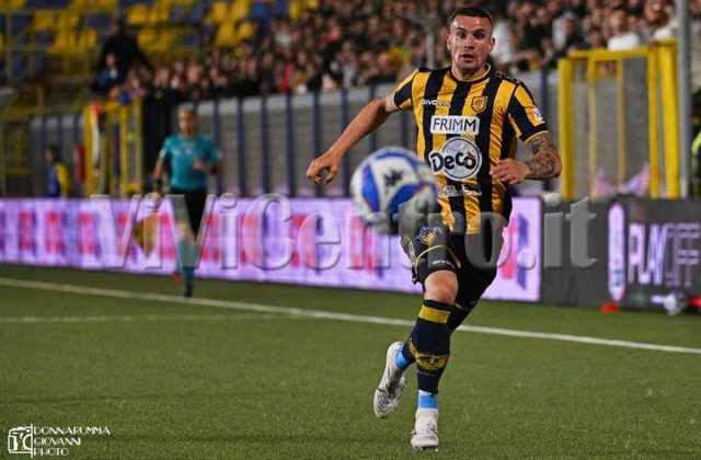 Juve Stabia, il terzo anno di Cristian Andreoni: La sfida del riscatto per il difensore gialloblù