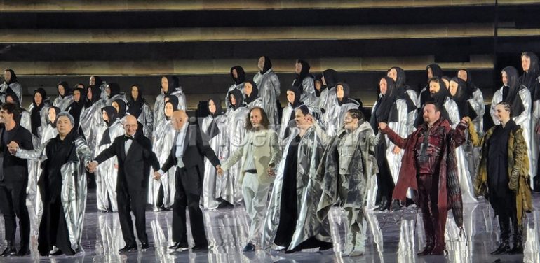 “Nabucco” all’Arena di Verona – Un Trionfo Futuristico firmato Stefano Poda (recensione)