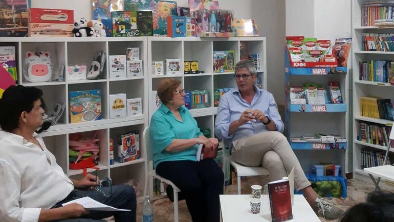 Presentato al Mondadori BookStore di Castellammare il romanzo di Franco De Luca “La preghiera del diavolo”