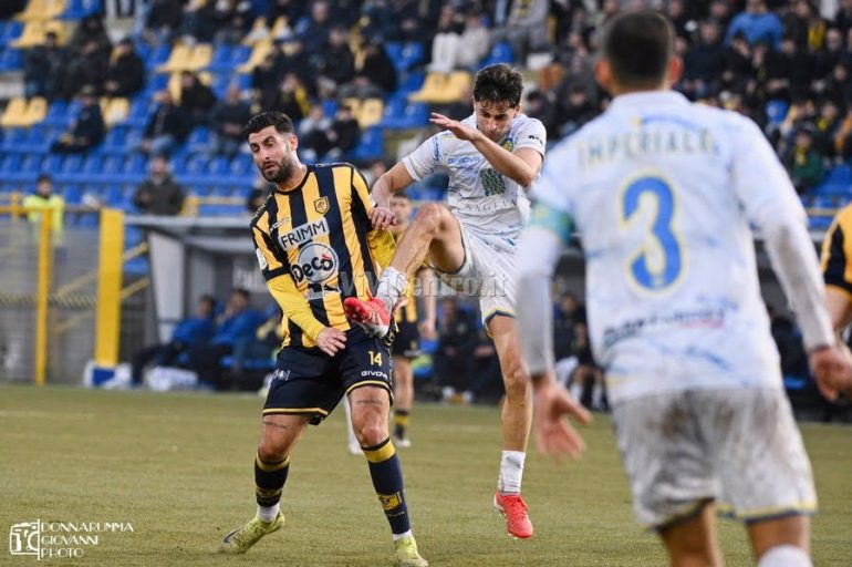 Juve Stabia, Ufficiale: Marco Meli non è più un calciatore delle Vespe ma sarà a disposizione dell’Arezzo