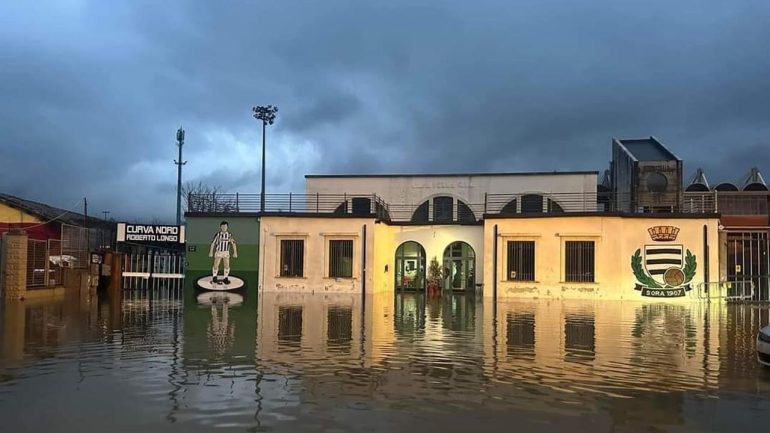 Juve Stabia, annullata l’amichevole con il Sora: Una violenta perturbazione allaga lo stadio “Tomei”