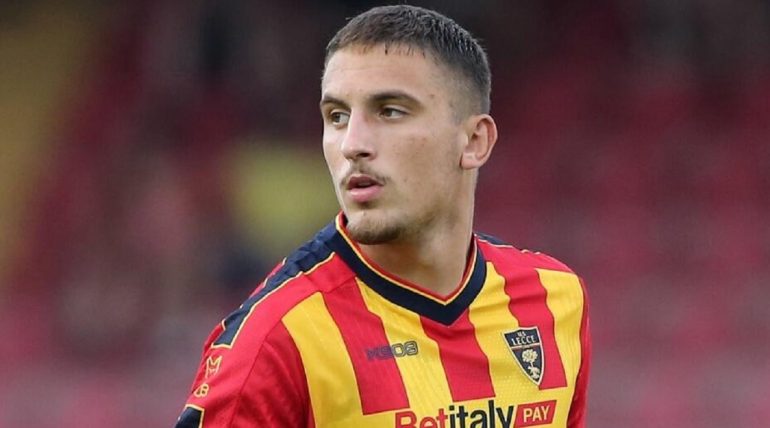 Juve Stabia, prima avventura in Serie B per Rareș Burnete: Le Vespe scommettono sul talento rumeno del Lecce