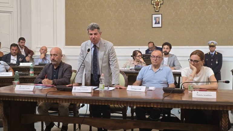 Castellammare, la gestione dei rifiuti sotto indagine: Il Sindaco Vicinanza annuncia misure drastiche