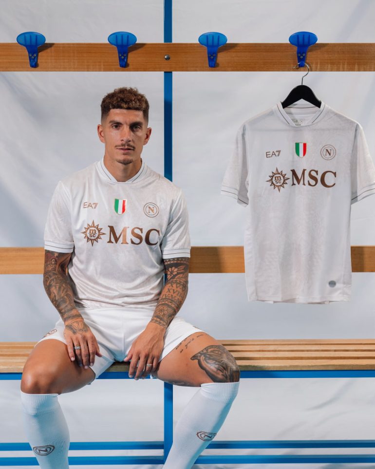 L’AZZURRO PENSIERO. Due gol in mezz’ora affondano il Napoli a S. Siro. La tardiva reazione non basta