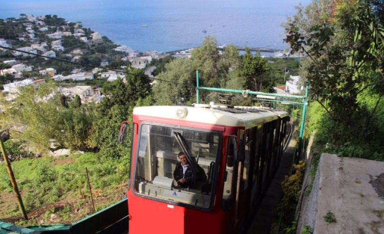 Funicolare di Capri: Addio alla Coda in Biglietteria, Arriva il Pagamento “Tap & Go”