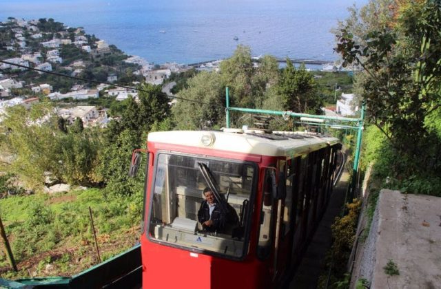 Funicolare di Capri: Addio alla Coda in Biglietteria, Arriva il Pagamento “Tap & Go”