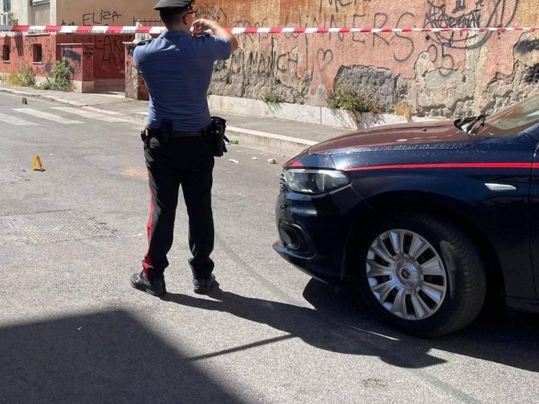 Donna morta in casa nel Salernitano, carabinieri cercano l’ex compagno