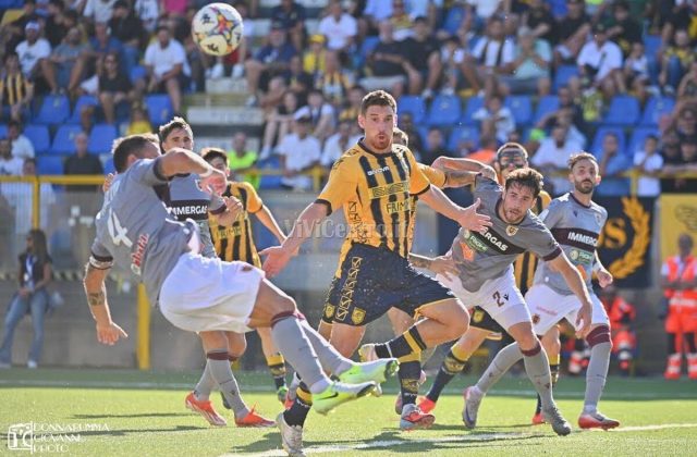 Juve Stabia, un Menti ancora amaro: Le Vespe sbattono sul muro della Reggiana e sulla propria sterilità