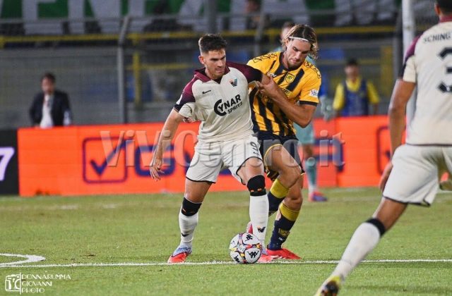 Juve Stabia – Venezia: Varnier il baluardo difensivo che ha annullato l’ex bomber gialloblu Andrea Adorante