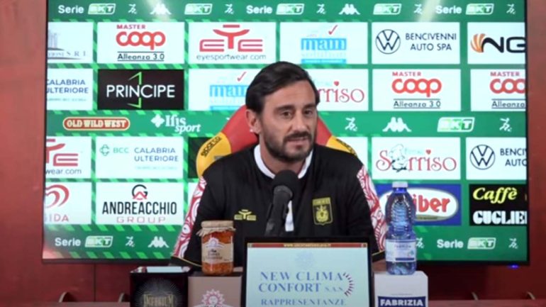 Catanzaro – Juve Stabia, Aquilani: Vincere con le Vespe per sbloccarsi, ma dobbiamo giocare senza ossessioni