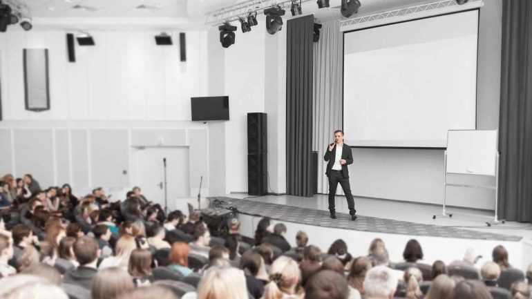 Perché partecipare alle conferenze sui casinò è vantaggioso per i giocatori