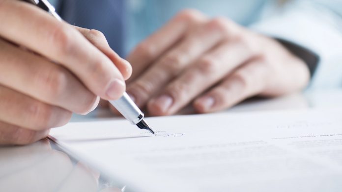 Firma Contratto scrivere penna Depositphotos_24691943_L