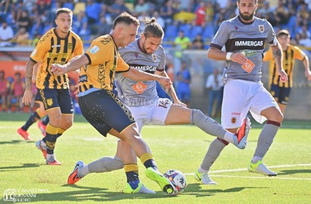 Juve Stabia, Carissoni l’uomo in più delle Vespe: Non solo gol ma un’anima indomita al servizio della squadra