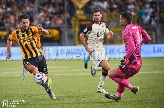Juve Stabia – Candellone: Una storia d’amore e leadership. Il 27 è pronto a caricarsi la squadra sulle spalle