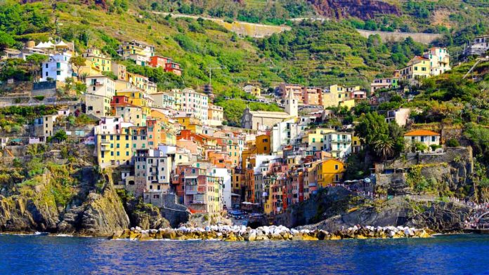 Riomaggiore 5 terre Liguria Depositphotos_3895148_L