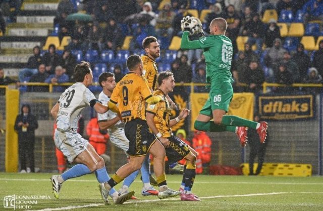 Juve Stabia: Una perla di Cacciamani e un gruppo forte e solido piegano il Palermo di Inzaghi