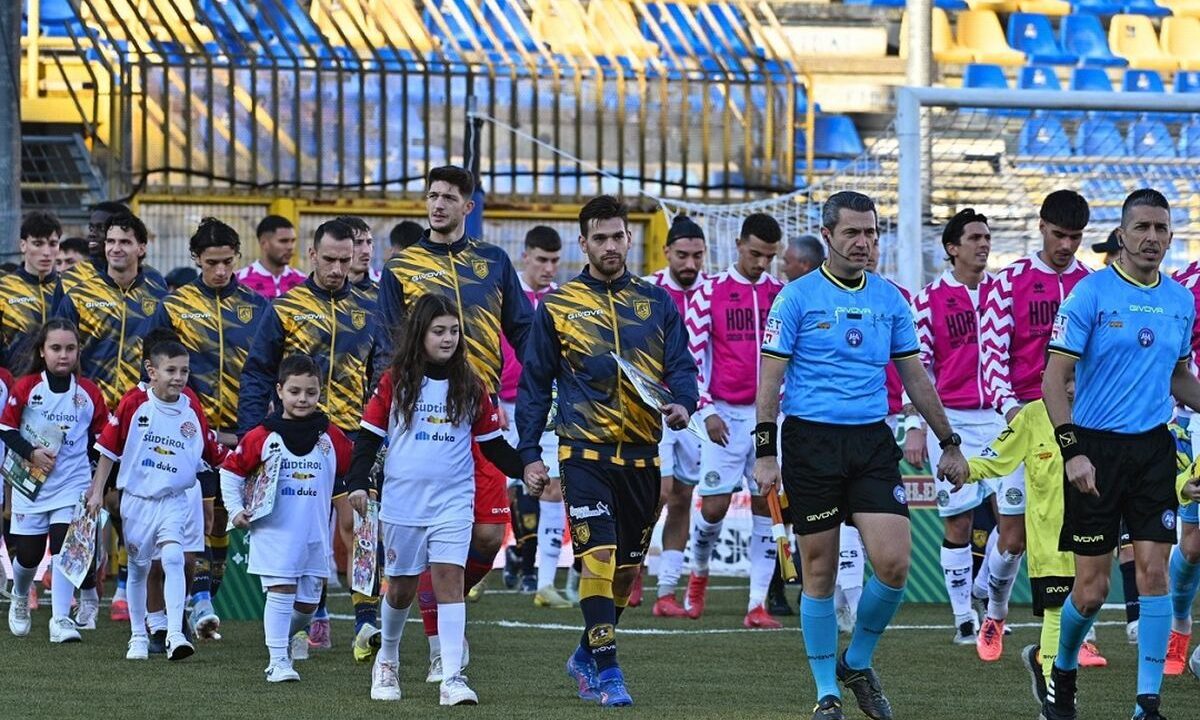 Juve Stabia – Sudtirol (1-0): Le foto dei protagonisti e del pubblico presente al Menti