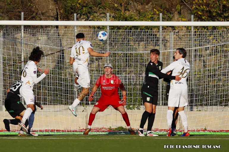 Savoia calcio, vittoria al cardiopalma nel finale per 2-1 contro la Vigor Lamezia. Fotogallery