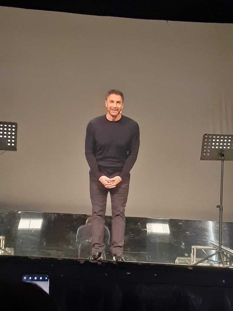 Raoul Bova al Supercinema di Castellammare in “Il nuotatore di Auschwitz”. Rassegna “La Stagione di Luca”
