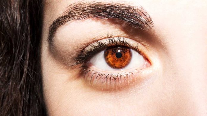 miopa pre e post operatorio Depositphotos_123370116_L