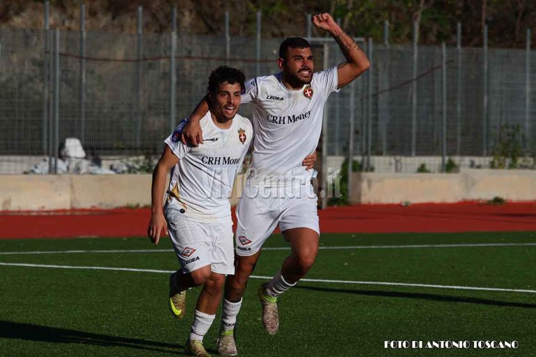 Savoia calcio, con il pareggio in casa per 2-2 contro l’Acireale perde la vetta. Fotogallery