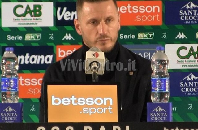 Juve Stabia corsara a Bari, decide Candellone. Abate: Vittoria di cuore e gruppo. L’espulsione è ingiusta