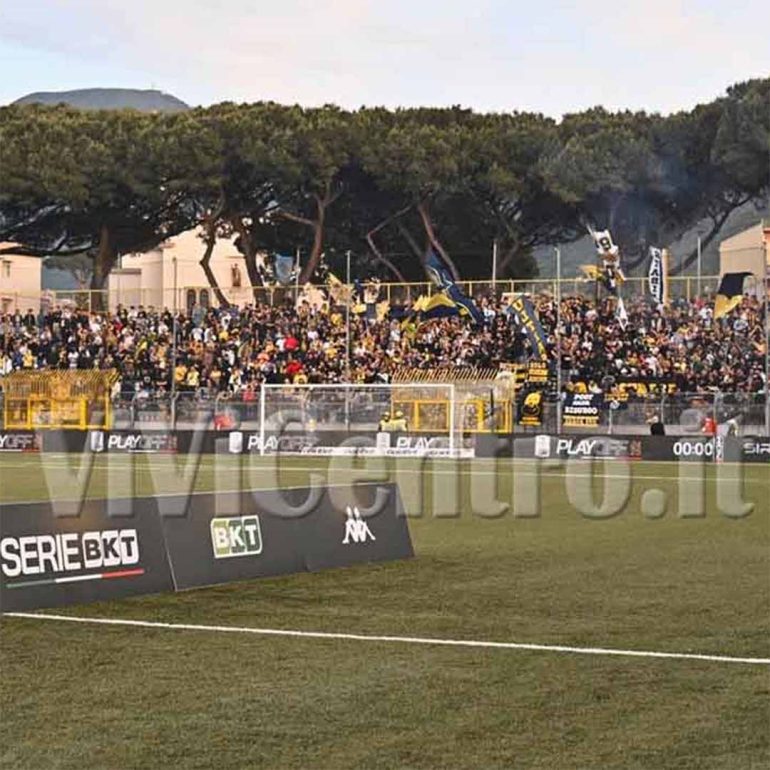 Juve Stabia: un punto d’oro al “Mapei”, ora testa al Padova e fiducia nella linea verde di Lovisa