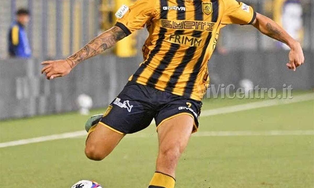 Juve Stabia, Rares Burnete: Il bomber rumeno torna al Lecce dopo una stagione in gialloblù