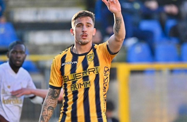 Juve Stabia, Burnete accende le Vespe ma Gabrielloni le spegne: il Modena passa tra i rimpianti